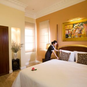 Dalat Edens accommodation camellia suite bedroom service 1000x667 1