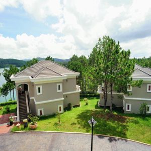Dalat Edense accommodation jasmine deluxe outside villas 1000x665 1